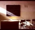 Errori, fughe e sciopero: scuola senza prof